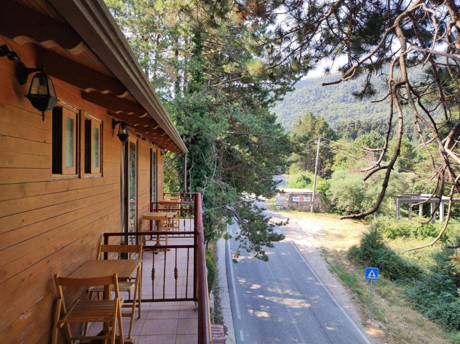 Hotel Toni Llogora Dukat Екстер'єр фото