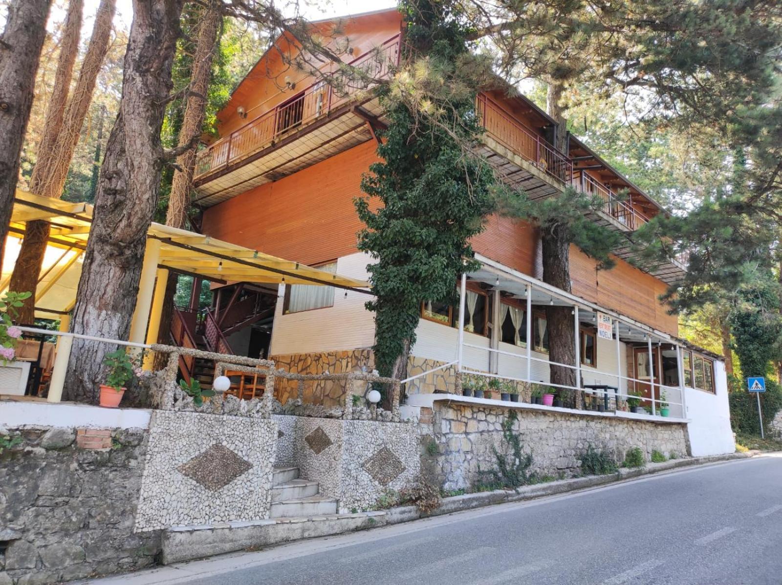 Hotel Toni Llogora Dukat Екстер'єр фото