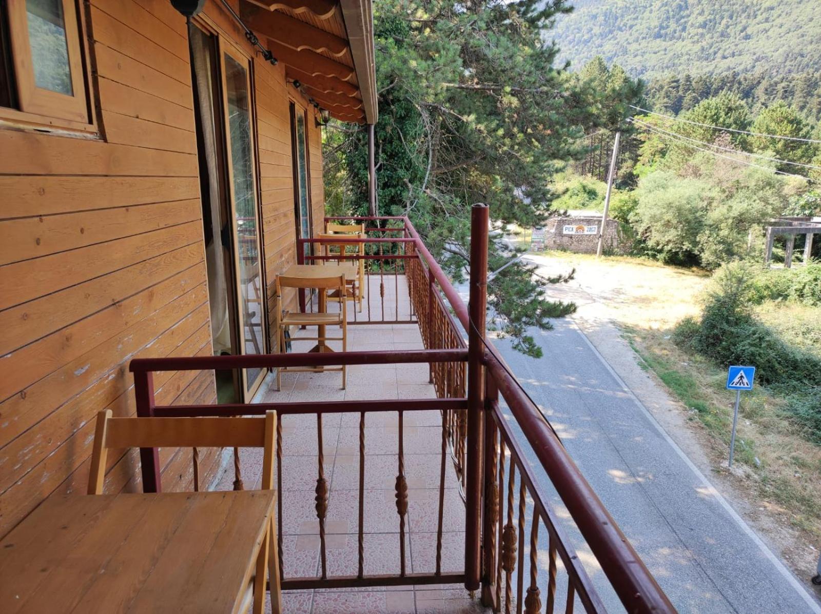 Hotel Toni Llogora Dukat Екстер'єр фото