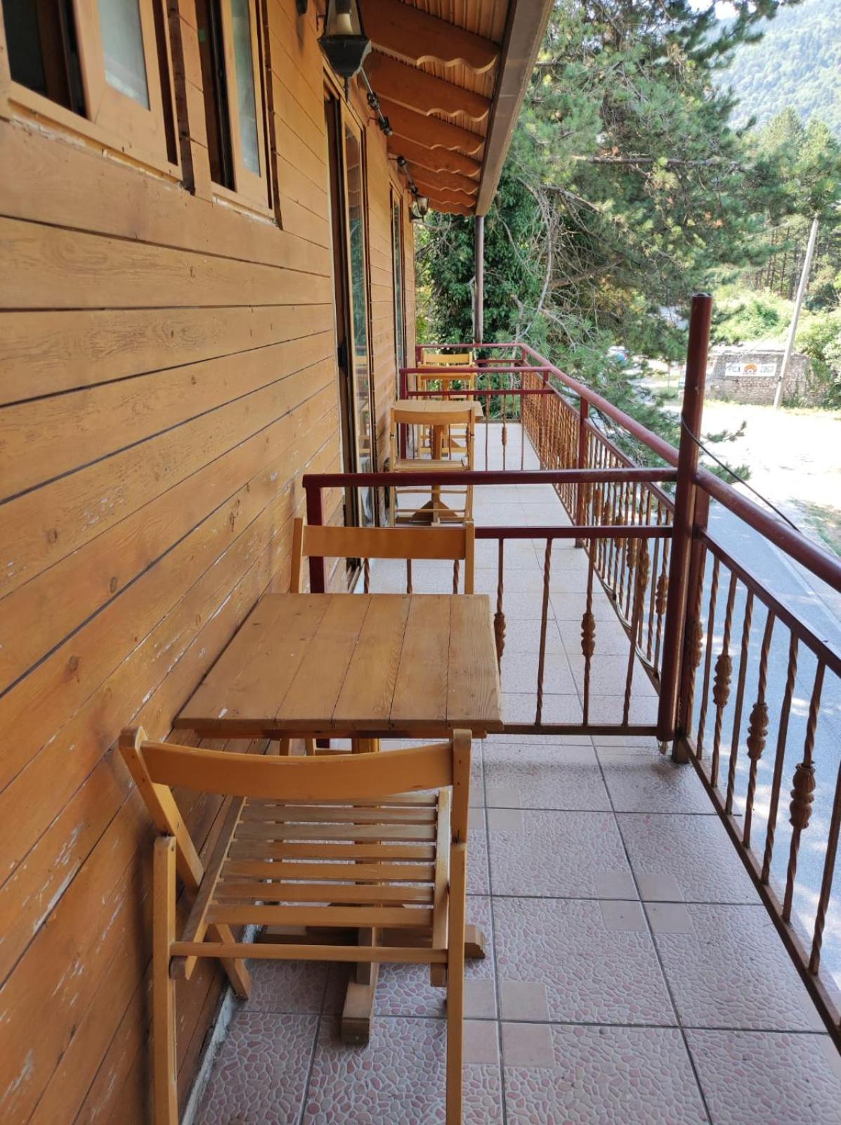 Hotel Toni Llogora Dukat Екстер'єр фото