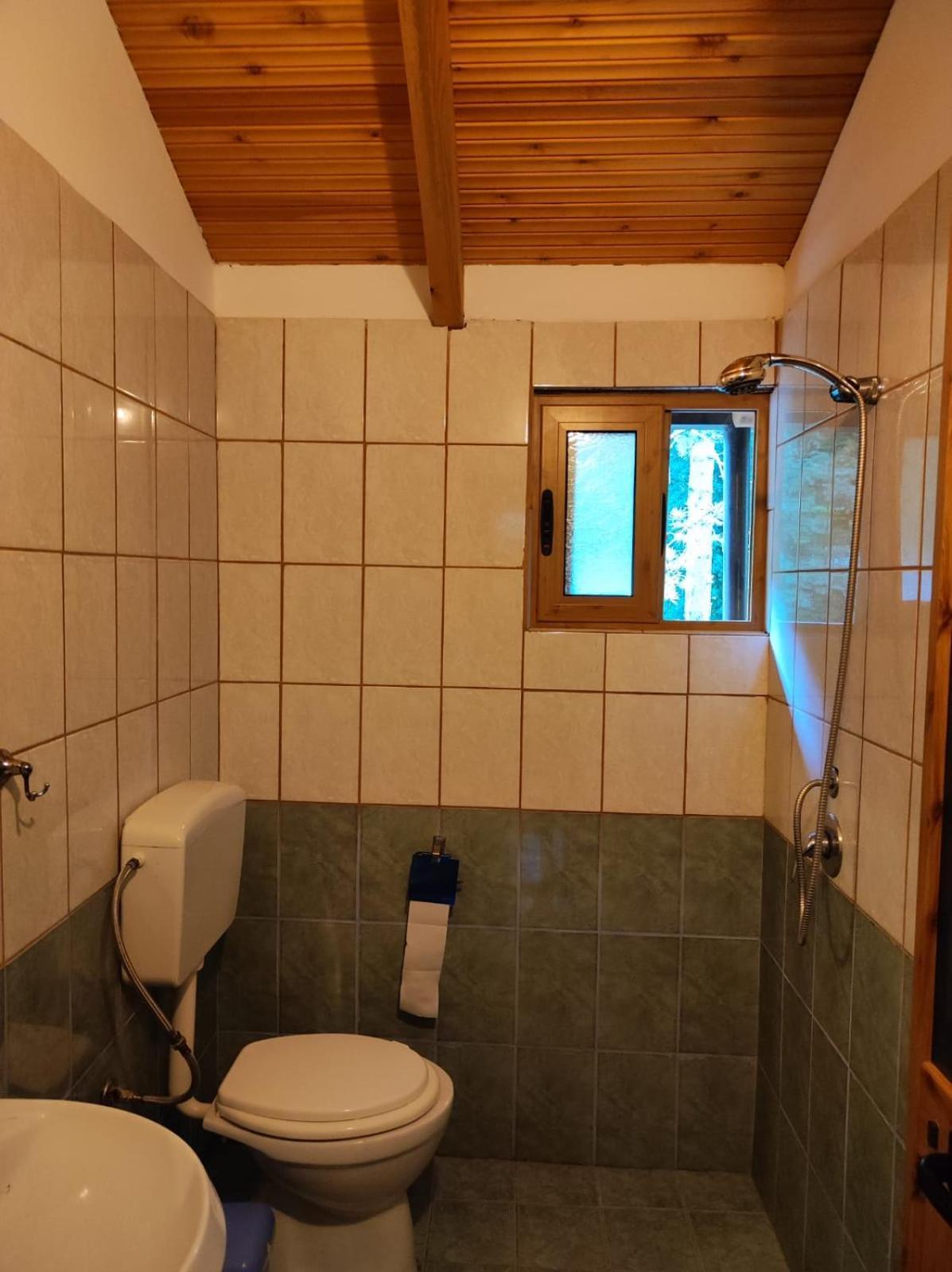 Hotel Toni Llogora Dukat Екстер'єр фото