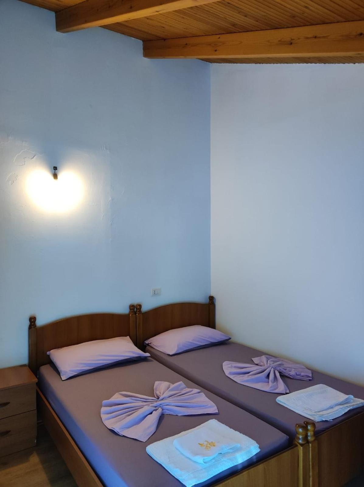 Hotel Toni Llogora Dukat Екстер'єр фото