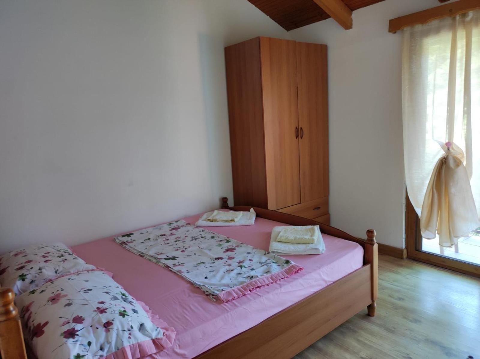 Hotel Toni Llogora Dukat Екстер'єр фото